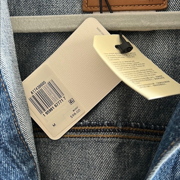 Levi's, Woman’s Size M Blue Vintage Look 90s Trucker Jacket - Picture 9 of 10
